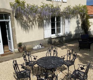 L'Isle-Jourdain Cama Y Desayuno | Le Grand Charde