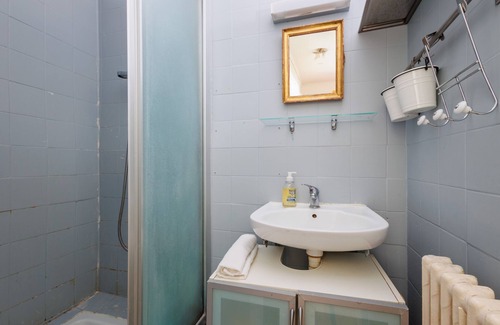 Dinan - Saint-Malo Apartamento | Le Graverend-Apartamento-Baño con ducha-Vista al patio