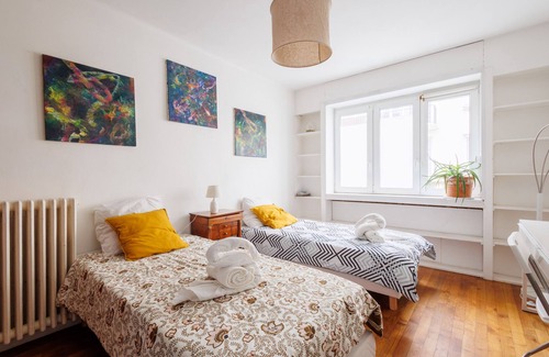 Dinan - Saint-Malo Apartamento | Le Graverend-Apartamento-Baño con ducha-Vista al patio