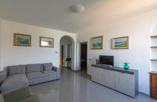 Le Grazie Apartamento | Le Grazie 2 bedroom sea view apartment