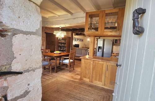 Celles Cabaña | Le Grenier, a charming gîte on the side of a hill. Stunning views, stunning pool