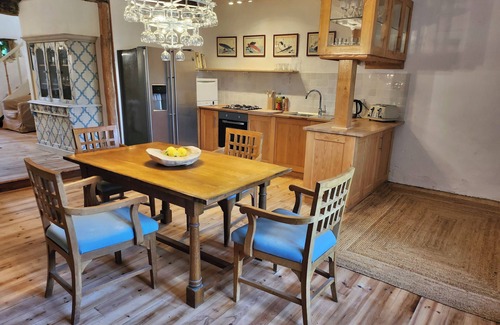 Celles Cabaña | Le Grenier, a charming gîte on the side of a hill. Stunning views, stunning pool