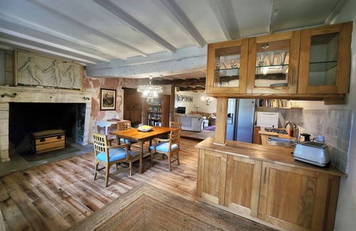 Celles Cabaña | Le Grenier, a charming gîte on the side of a hill. Stunning views, stunning pool