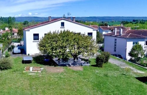 Castelnaudary Apartamento | LE HAVRE D'ATHENA - Grand appart, jardin privé, abri vélos & accès rapide A61
