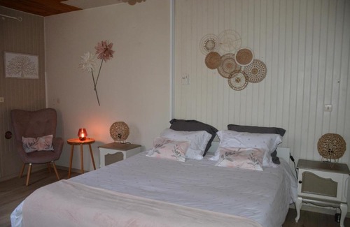 Menesplet Apartamento | LE HOME FLEURI MLD