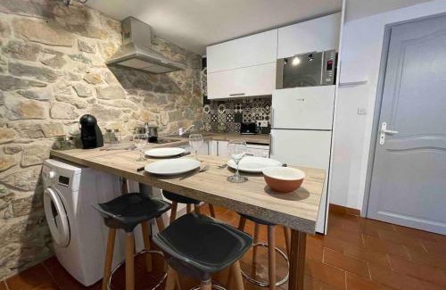 Route d'Arles Apartamento | LE JAD Joli F2 proche Gare, Arènes avec terrasse privée