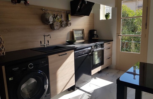 Carcassonne Casa | Le Jardin de Pierrette... with garage and city view very close to the city center.