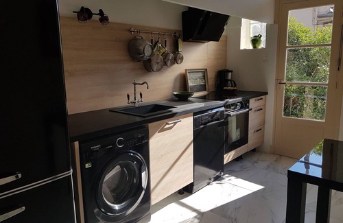Carcassonne Casa | Le Jardin de Pierrette... with garage and city view very close to the city center.