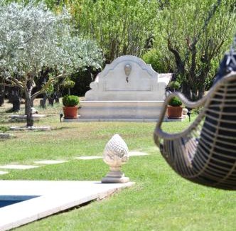 Chateaurenard Cama Y Desayuno | Le Jardin des Amandiers