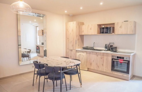 Pezenas Apartamento | Le Jardin, Gîte Haut de Gamme Cosy Avec spa Privatif et Piscine, à Pézenas