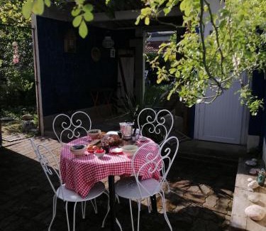 La Chapelle-aux-Choux Casa | Le jardin Renard-Clos sur Loir cottage in the Loir & Loire valleys