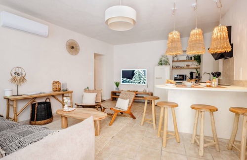 Carpentras Apartamento | Le Jardin Secret - Bali Suite with whirlpool, very large TV, air conditioning and wifi