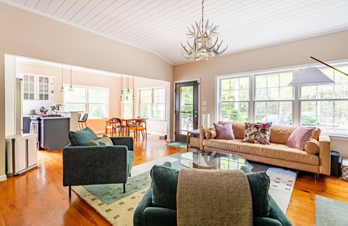 Town of Marbletown Casa | NEW: Gorgeous Home w/ Dream Patio and AC