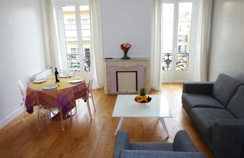 Lepante Quarter Apartamento | "Le Jazzy" by EnjoyNice, 3-bedroom, 2-bathroom spacious central apartment