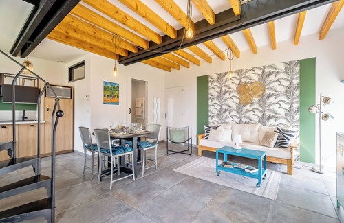 Plouasne Casa | Casita de campo 'Ravissant Gite Rénové Breton' con terraza privada, jardín privado y Wi-Fi