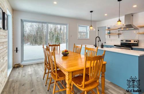Petite-Riviere-Saint-Francois Chalet De Esquí | Le Loonix- Chalet familiale avec Spa