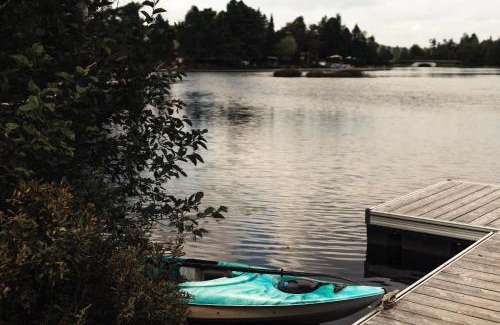 Saint-Calixte Chalet De Esquí | Le Lac Apaisant - Rustic Haven by the Water