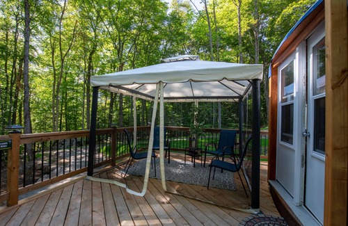 Notre-Dame-du-Laus Chalet De Esquí | Le Lièvre Luxury Yurt