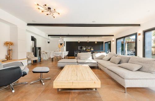 Pace Casa | Le Loft Black Wood - Piscine privé et grande terrasse à 20 min de Rennes