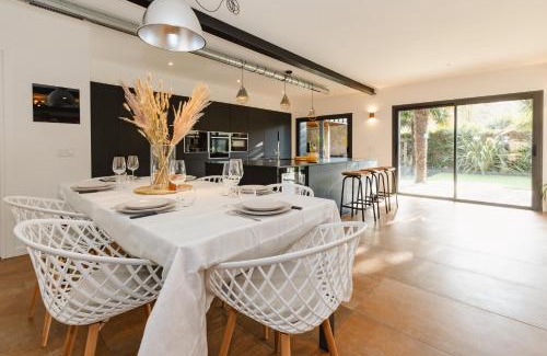 Pace Casa | Le Loft Black Wood - Piscine privé et grande terrasse à 20 min de Rennes