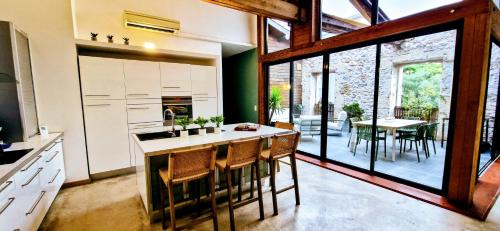 Sete Apartamento | LE LOFT DE THAU, Standing, Grand Patio, Déco Bohème, Parking, Climatisation