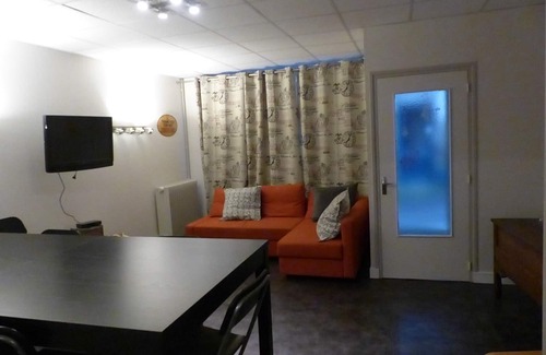 Rochefort-Montagne Casa | Le Lys holiday home, private courtyard and sauna.