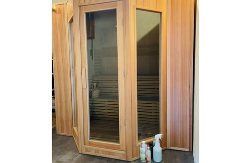 Rochefort-Montagne Otro | Le Lys holiday home, private courtyard and sauna.