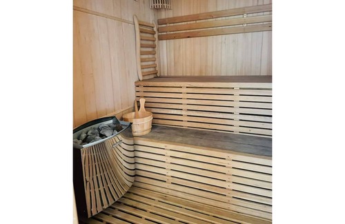 Rochefort-Montagne Otro | Le Lys holiday home, private courtyard and sauna.