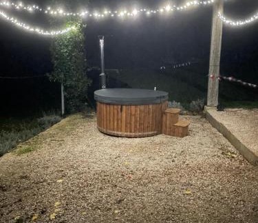 Salerm Cama Y Desayuno | Le Manoir aux Volets Verts with Hot Tub