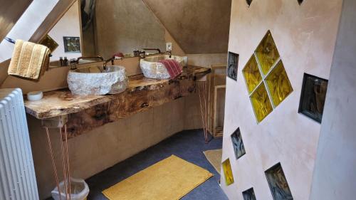 Grand-Vabre Cama Y Desayuno | Le Manoir des Pélies Gîte et Chambres d'hôtes de charme à 7kms de Conques Spa, Piscine, Rivière, Thermes de Cransac