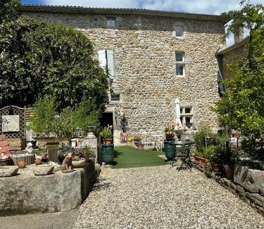 Vallon-Pont-d'Arc Hotel | Le Manoir du Raveyron