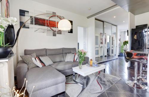 Mantega Apartamento | LE MANTEGA - F2 MODERNE,CENTRE VILLE, 2 GRANDES TERRASSES,CLIMATISATION, ASCENSEUR