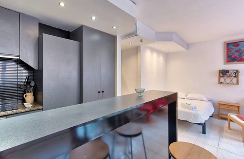 La Villette Apartamento | Le Bourgeois 3 min walk from the European Hospital