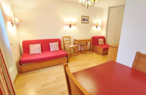 Bagneres-de-Luchon Apartamento | Le Marmotton, T2, centre Luchon, wifi, casier à skis, ascenseur, 5 personnes