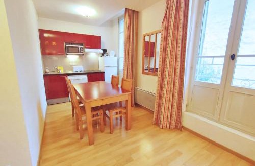 Bagneres-de-Luchon Apartamento | Le Marmotton, T2, centre Luchon, wifi, casier à skis, ascenseur, 5 personnes