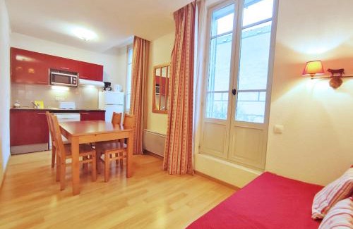 Bagneres-de-Luchon Apartamento | Le Marmotton, T2, centre Luchon, wifi, casier à skis, ascenseur, 5 personnes