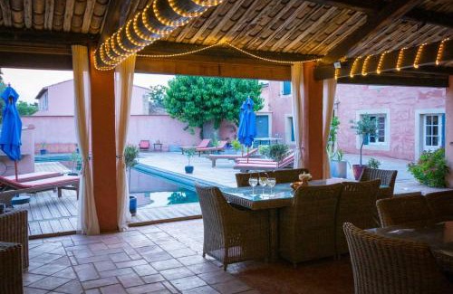 Ledenon Cama Y Desayuno | Le Mas de Gleyzes - Charme Authentique & Détente avec Piscine