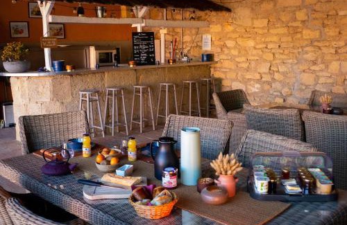 Ledenon Cama Y Desayuno | Le Mas de Gleyzes - Charme Authentique & Détente avec Piscine