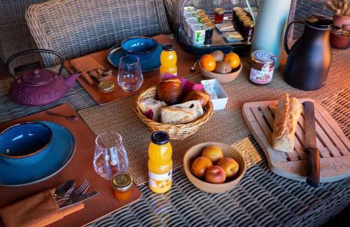 Ledenon Cama Y Desayuno | Le Mas de Gleyzes - Charme Authentique & Détente avec Piscine