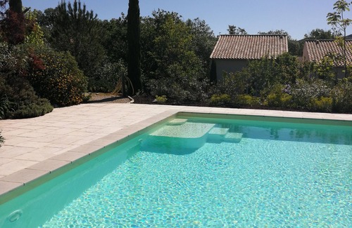 Vogue Cabaña | Le Mas de Molines, Gîte le Néflier, piscina y jardín.