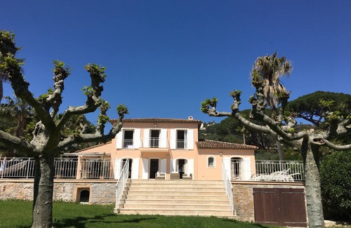 Guerrevieille Villa | Le Mas Rose: Magnífica villa con piscina y jardín Grimaud St Tropez