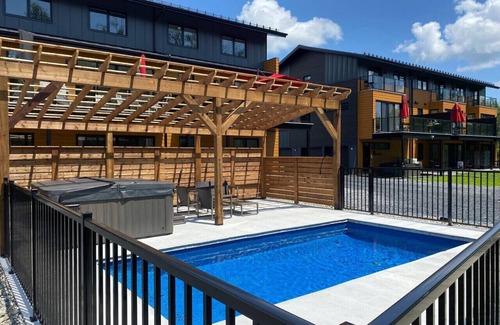 Magog Apartamento | Le Memph: 1-bedroom pool spa Lake Memphremagog