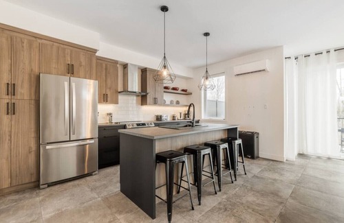 Magog Condominio | Le Memph: 3 bedrooms pool hot tub lac Memphrémagog