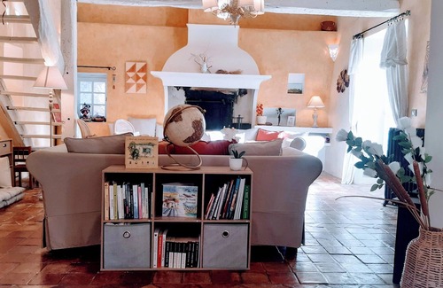 Valensole Otro | Le Midi, A Refined Master House in Provence with a swimming pool