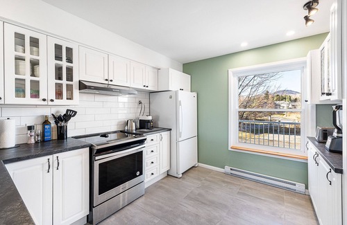 Magog Apartamento | Le Moment, profitez du calme de l'eau et des montagnes.