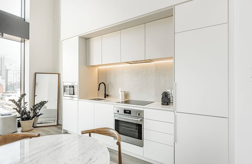 Shaughnessy Village Apartamento | Le Mont Mezzanine Suite with Balcony