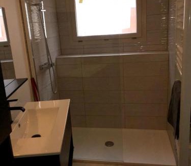 Montaigu-de-Quercy Apartamento | Le Montaigu 4 lits parking facile