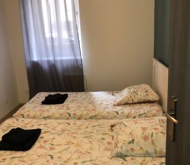 Montaigu-de-Quercy Apartamento | Le Montaigu 4 lits parking facile
