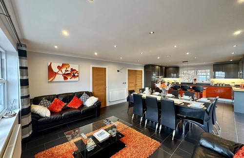 Llanddulas Casa | Le Morne- 5 Bed Luxury Coastal Retreat