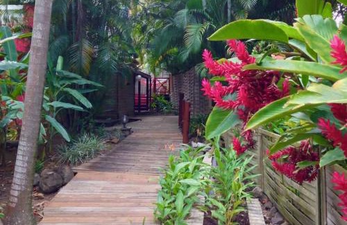 Deshaies Casa | Le MORNE Aux F0US Cabanes & Jardin Tropical